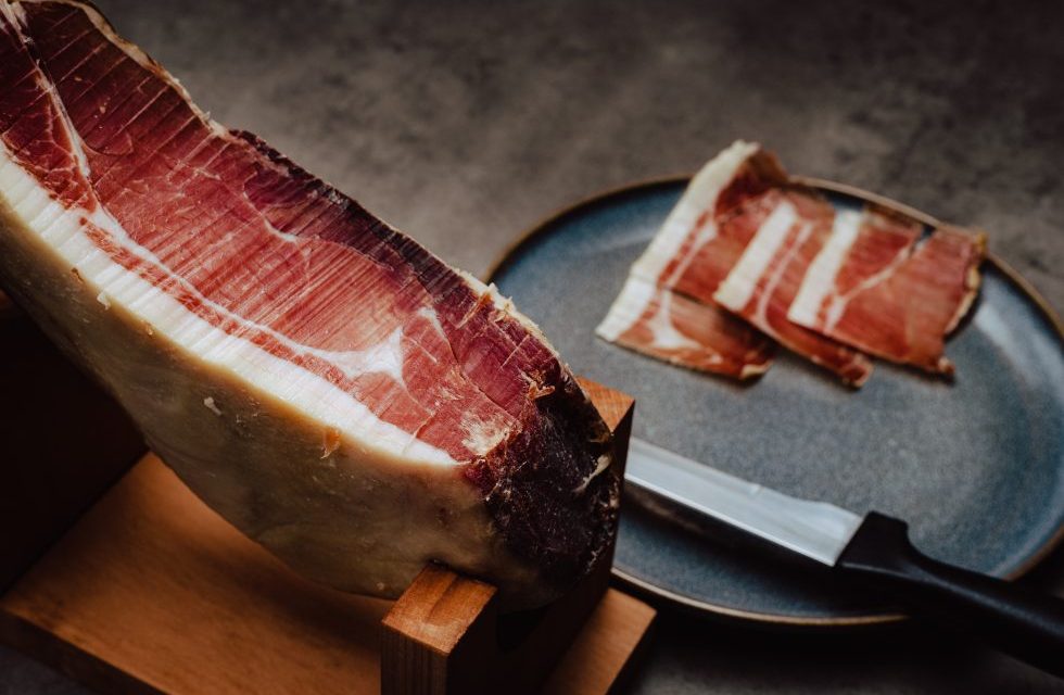 Voor- en nadelen van gesneden of hele ham