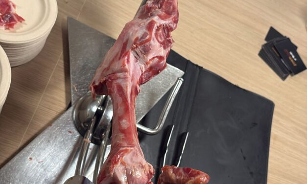Hoe bewaar je een gedeeltelijk gebruikte ham: een handleiding om uitdroging te voorkomen.
